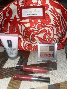 New Clinique 4 Piece Set w/Pouch